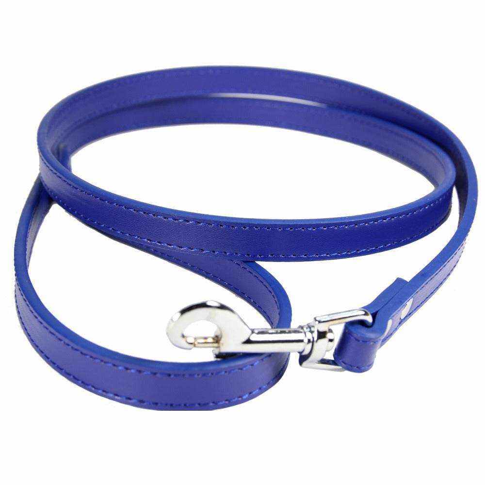 Laisse bleue en cuir PU pour chiens et chats, robuste et élégante, avec attache métallique sécurisée.