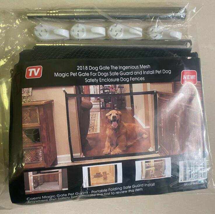 barrière en maille pour chiens sécurisant intérieur et extérieur avec installation sans perçage et design discret