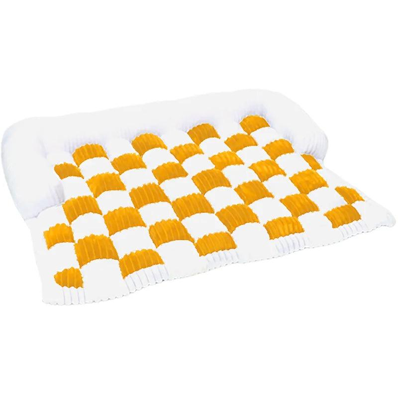 tapis confortable à carreaux bicolores blanc et jaune pour chien, doux et rembourré, idéal pour repos et décoration intérieure