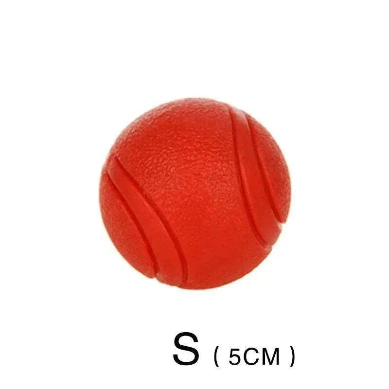 Balle rouge en caoutchouc TPR ultra-résistante pour chiens, taille S 5 cm, jouet interactif et nettoyage dentaire.