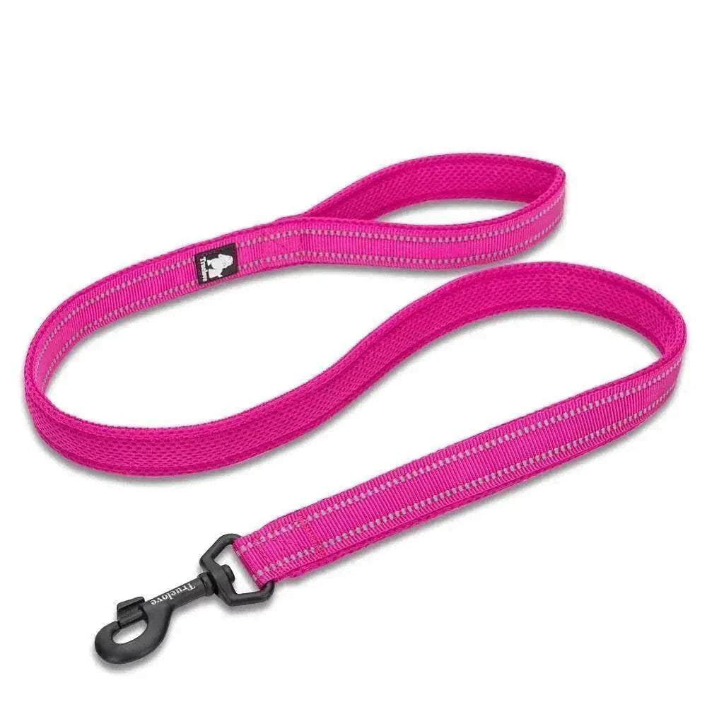 laisse chien Truelove 110 cm rembourrée maille respirante nylon premium bandes réfléchissantes 3M crochet zinc pivotant rose fuchsia durable confortable sécurité nocturne promenade entraînement