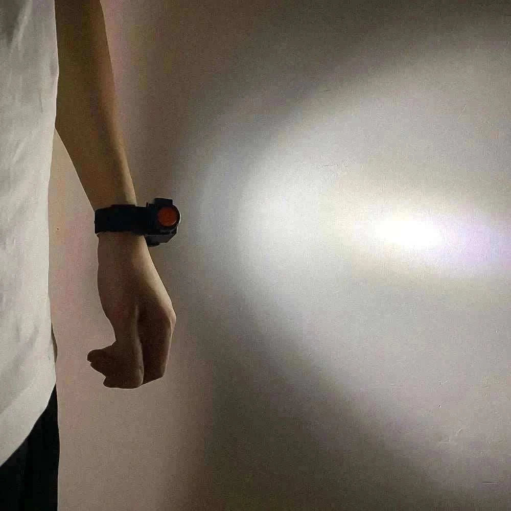 Lampe LED de poignet rechargeable USB éclairage puissant pour sport et sécurité animaux la nuit étanche IP64 ajustable et légère