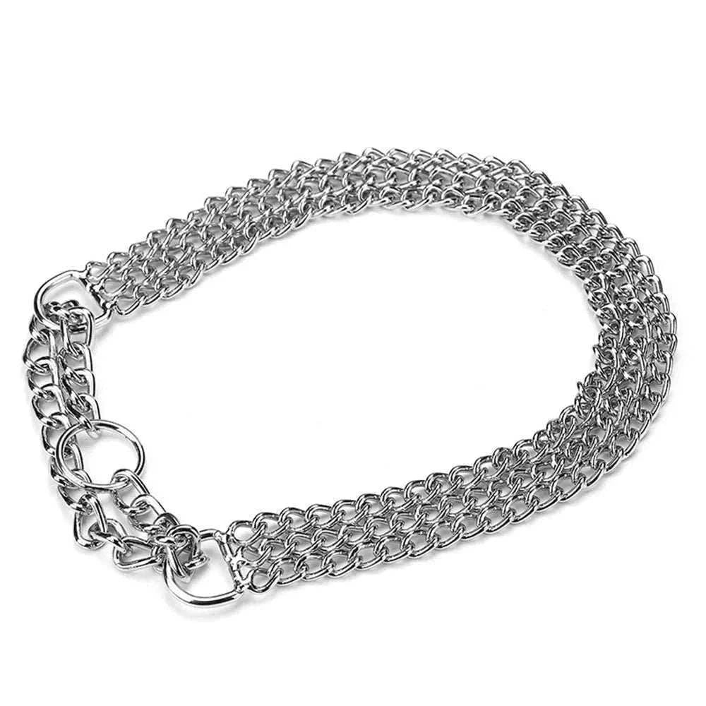 Collier métal triple rangée maillons cubains réglable ultra-résistant pour chiens robustes et actifs.