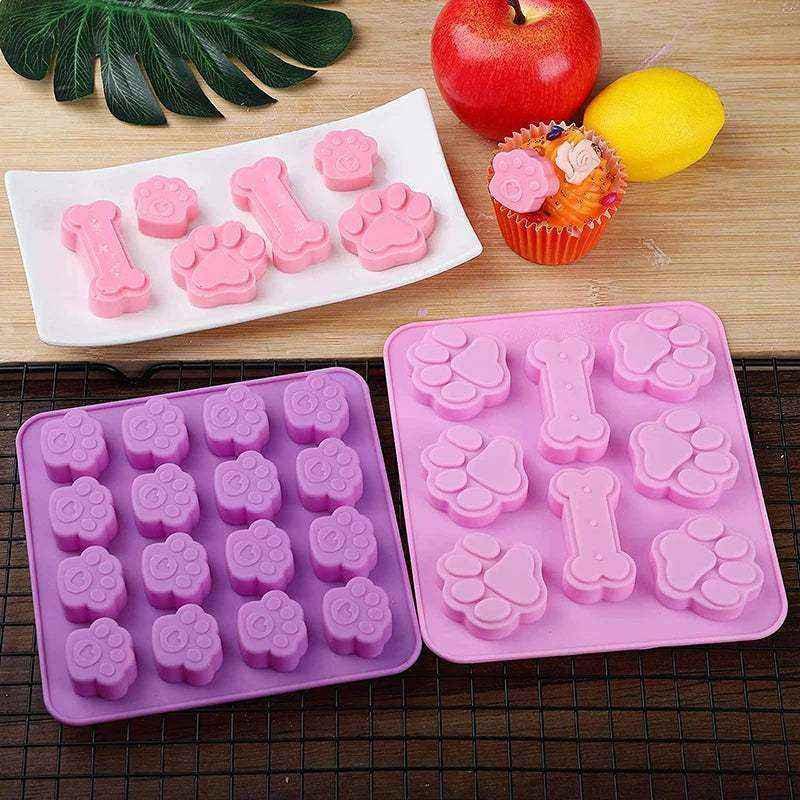 Moule en silicone rose pour friandises en forme de pattes et os pour chiens et chats, flexible et antiadhésif, idéal pour chocolats et décorations de gâteaux.