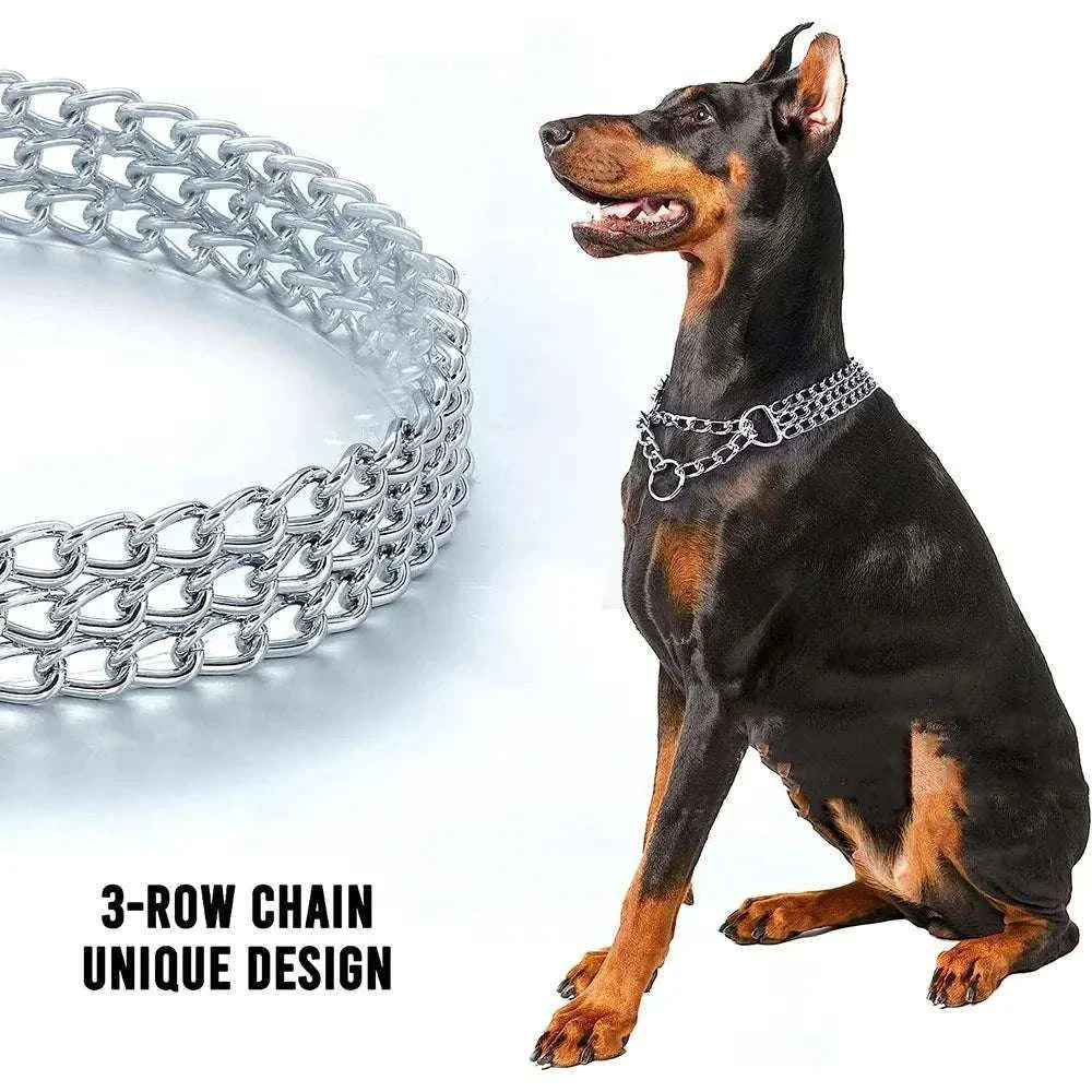 Collier métal triple rangée ultra-résistant pour chien, design maillons cubains, modèle réglable et confortable porté par un chien robuste.