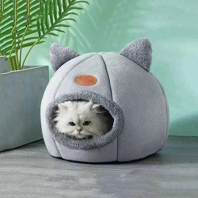 Maison pour chat gris en forme de tête, lit douillet semi-fermé avec peluche douce et base antidérapante, usage 4 saisons.