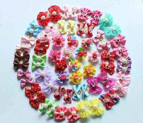 Lot de 20 nœuds colorés pour chiens, accessoires de toilettage élégants et faciles à fixer, pour tous types de pelage et tailles.