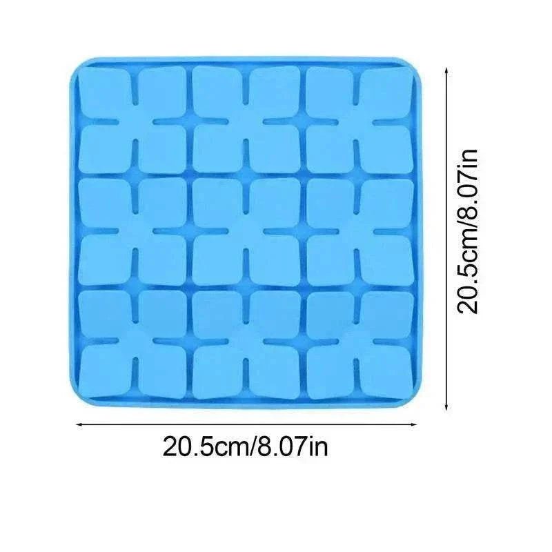 Tapis de fouille bleu en silicone avec compartiments carrés, dimensions 20.5cm x 20.5cm, pour enrichissement canin et félin.