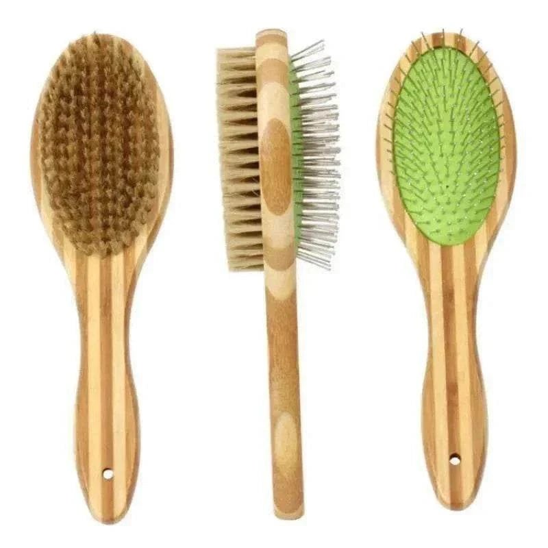 Brosse double face en bambou avec poils de sanglier et picots métalliques pour toilettage naturel de chats et chiens.