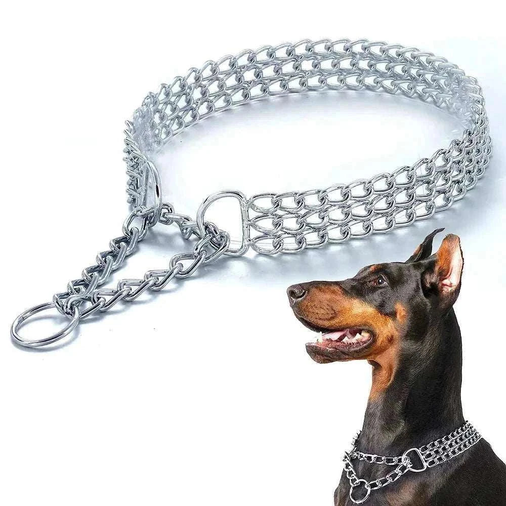 Collier métal robuste triple rangée maillons cubains pour chien puissant et résistant à la mastication, modèle réglable argenté.