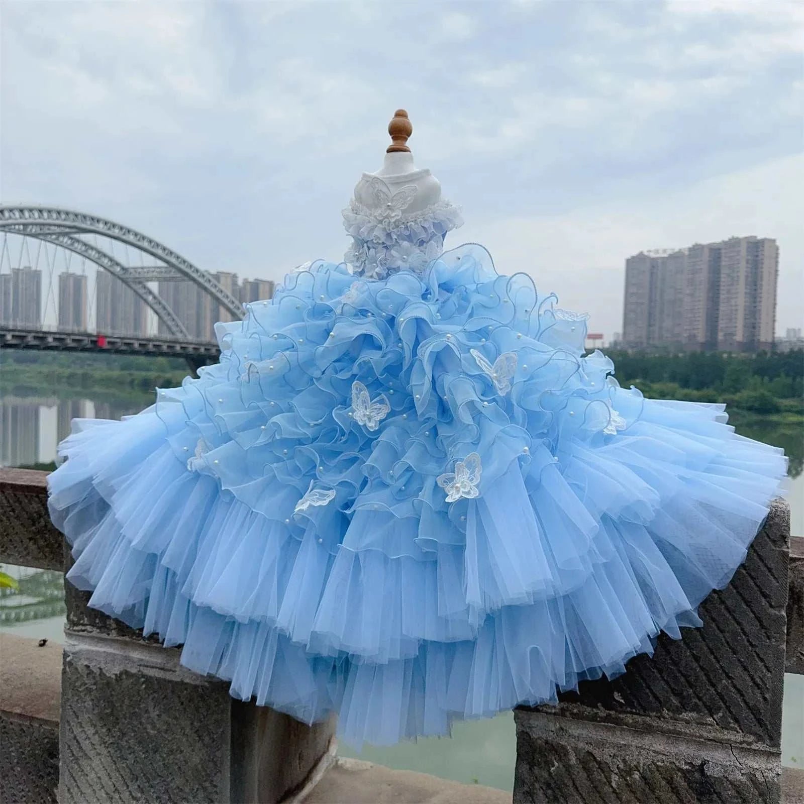 Robe de luxe pour chien | Fait main avec dentelle, perles & broderies florales