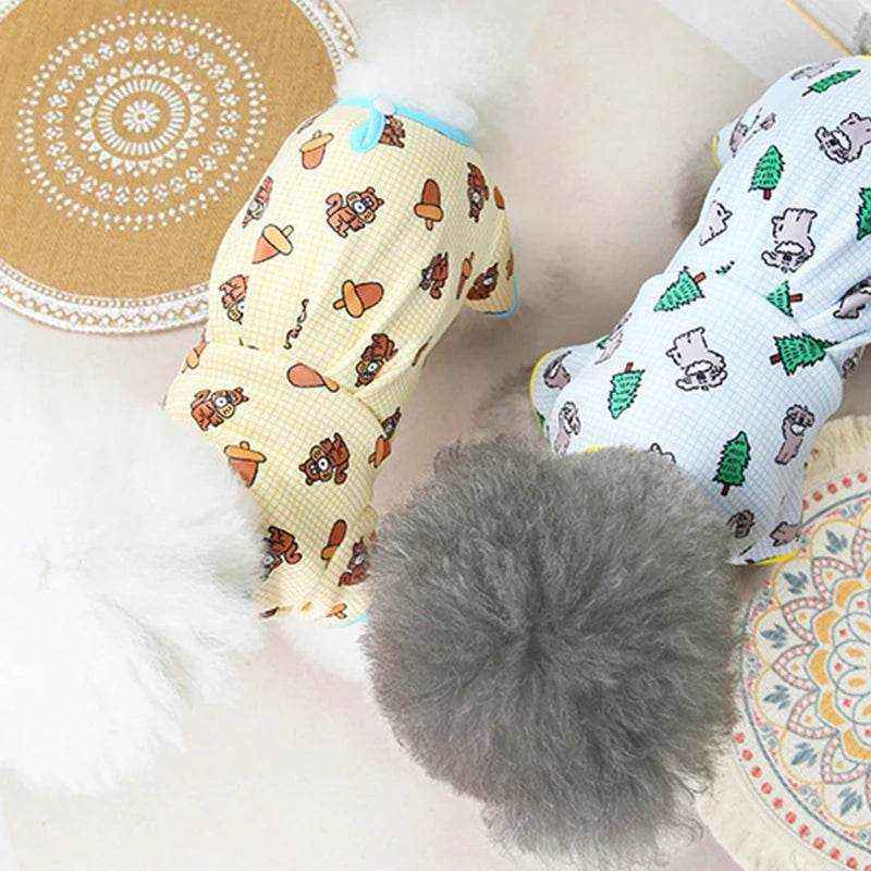 Pyjamas doux et colorés pour petits chiens et chats avec motifs amusants, en coton respirant pour un confort optimal.