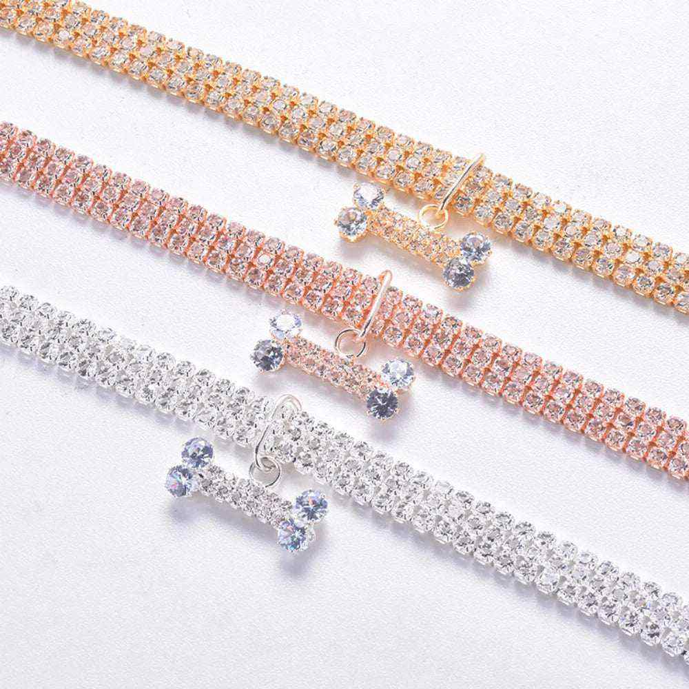 Colliers pour chiens et chats avec pendentif os en zircon, réglables en or rose, or et argent, élégants et confortables.