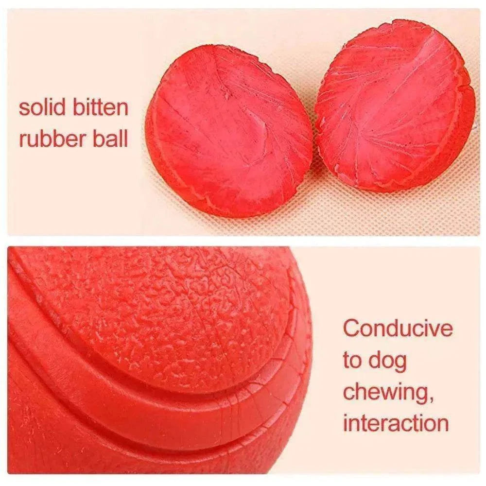 Balle rouge en caoutchouc ultra-résistante pour chien, jouet interactif et nettoyage dentaire.
