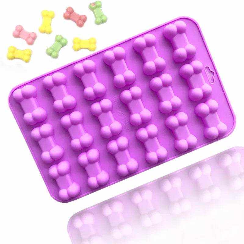 Moule en silicone violet pour friandises en forme d'os, flexible et antiadhésif pour chocolat, bonbons et décorations pâtissières.