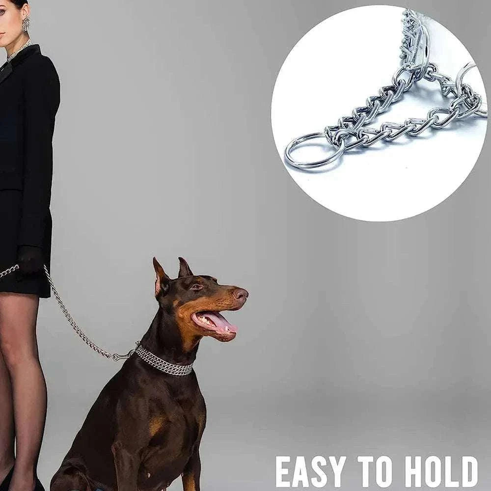 Collier métal triple rangée à maillons cubains pour chien robuste et actif, réglable et ultra-résistant, avec chaîne en acier argenté.