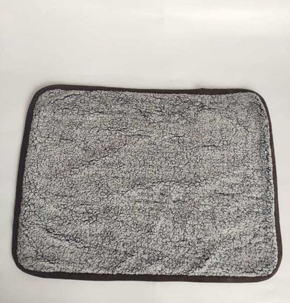 Couverture imperméable à l'urine pour sieste d'hiver au bureau pour chien et chat