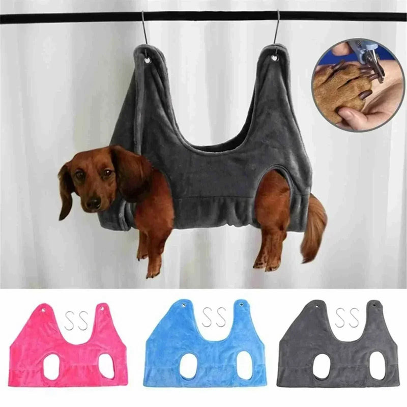 Hamac de toilettage pour chien et chat en nylon, disponible en bleu, rose-rouge, et gris, tailles P, M, L; respirant, avec grande surface de contact pour soins pratiques.