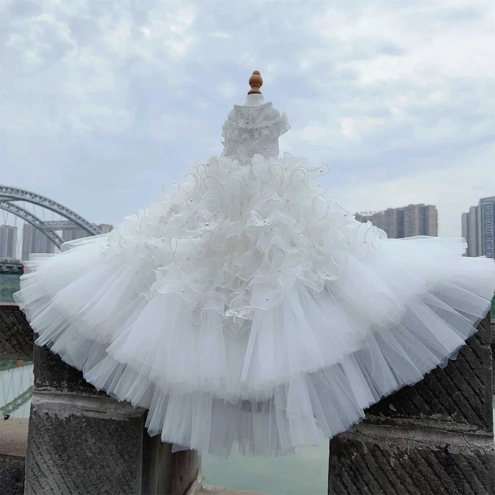 Robe de luxe pour chien | Fait main avec dentelle, perles & broderies florales