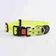 Collier LED lumineux pour chien, imperméable, rechargeable USB, haute visibilité jaune pour sécurité nocturne.
