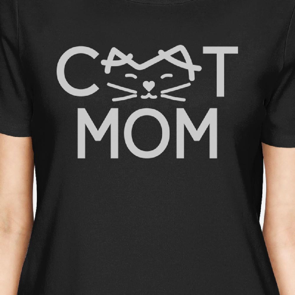 Black T-shirt with "Cat Mom" graphic, short sleeves, and round neck for stylish cat lovers.