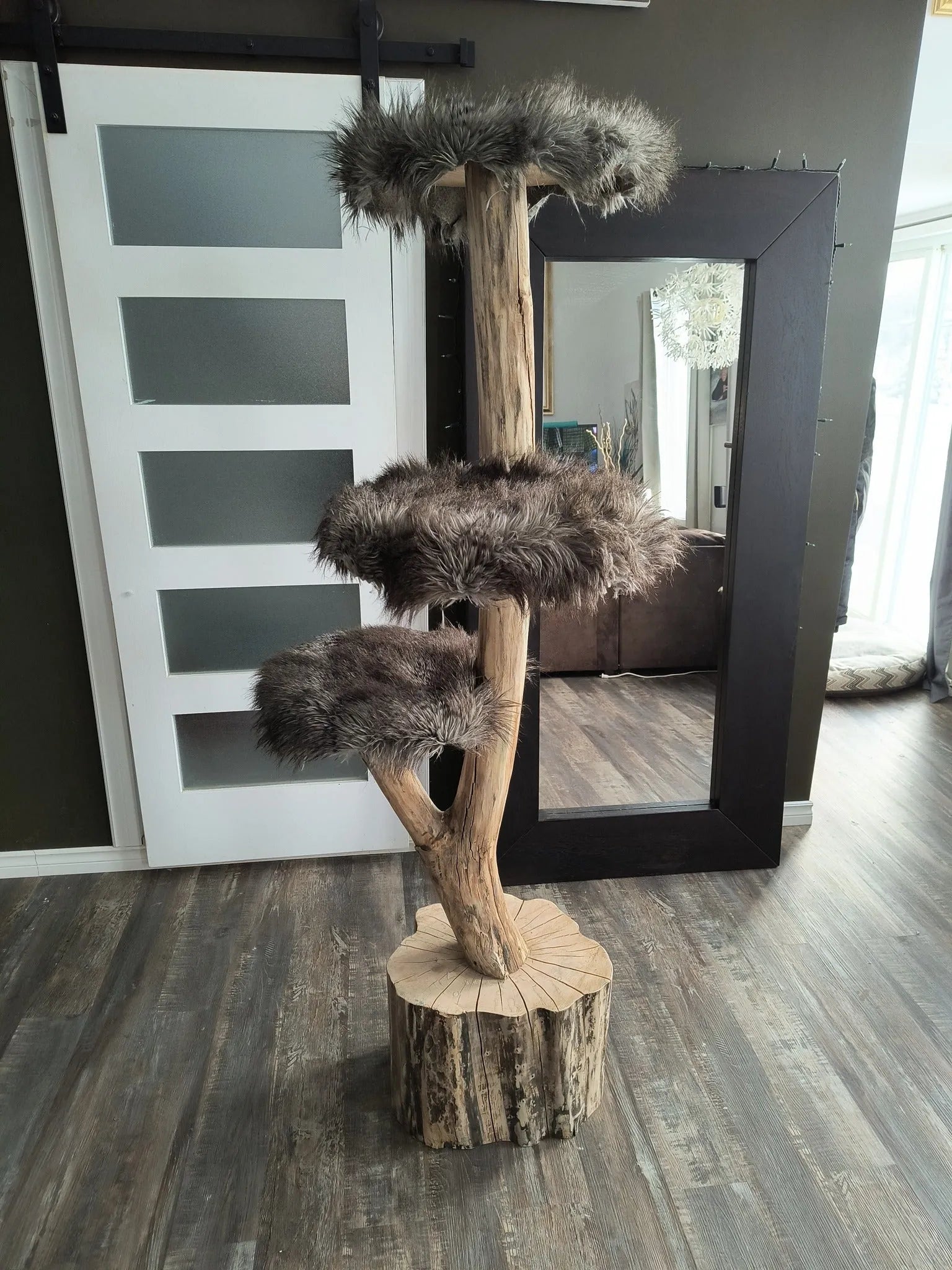 Arbre à Chat Artisanal en Bois Naturel | À partir de 450$