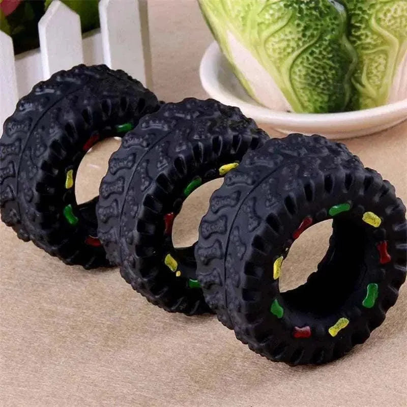 Juguete masticable para perros con forma de neumático | Duradero, ruidoso y bueno para la higiene dental
