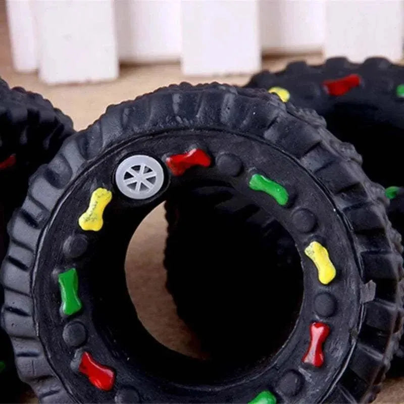 Juguete masticable para perros con forma de neumático | Duradero, ruidoso y bueno para la higiene dental